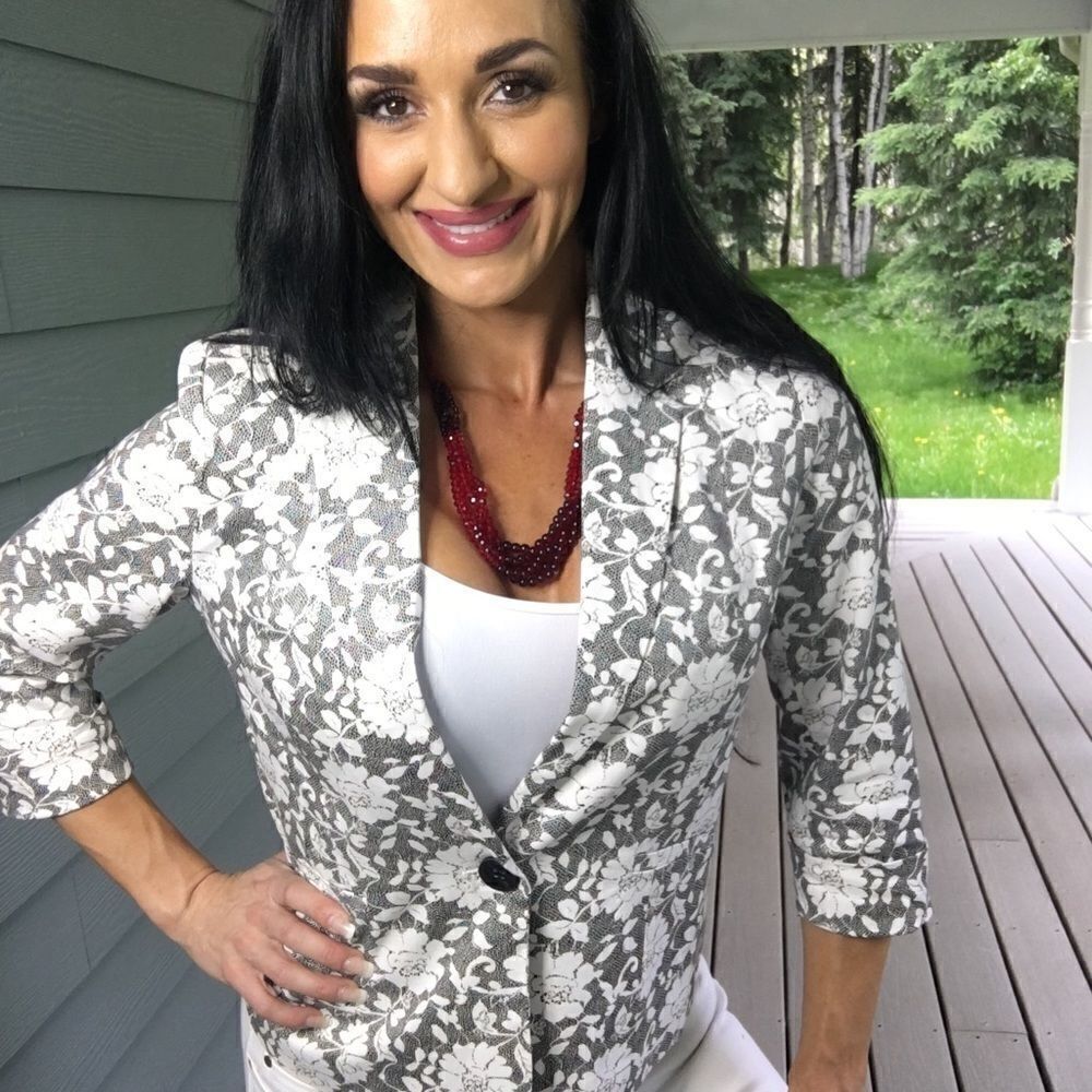 89th & Madison floral lace pattern blazer - Picture 2 of 7